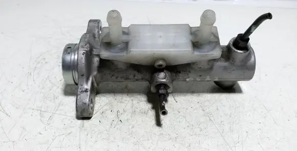 Audi A6 S6 C5 4B Master brake cylinder