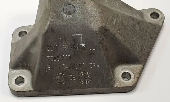 BMW 5 F10 F11 Engine mounting bracket 6775903