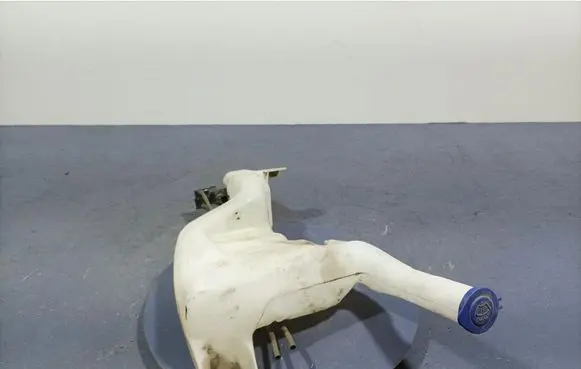 Ford Fiesta Windshield washer fluid reservoir/tank 8A6117B613AG