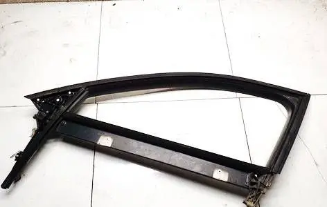 Audi A3 S3 8P Front door window/glass frame 8p4837629