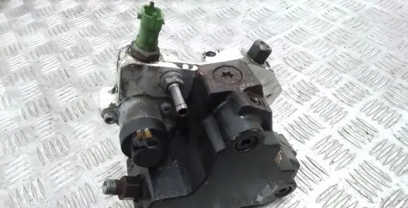 Volvo S60 Fuel injection high pressure pump 30756125