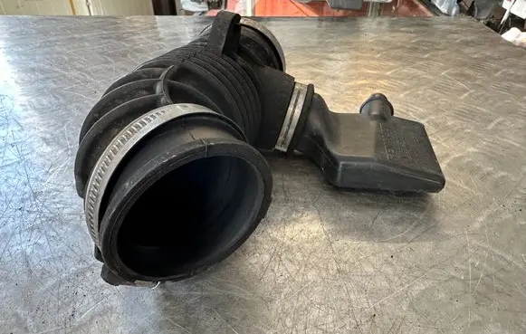 Renault Laguna III Air intake hose/pipe 8200506551