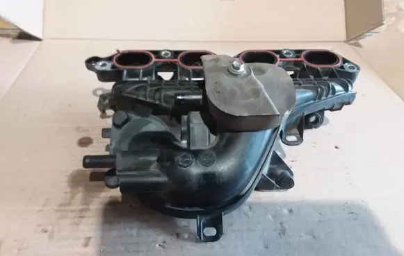 Toyota Yaris Intake manifold