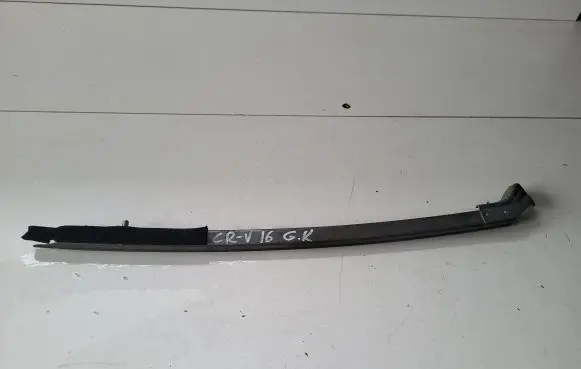 Honda CR-V Rear door windshield rail 