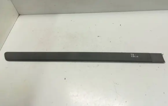 Rear door trim (molding)