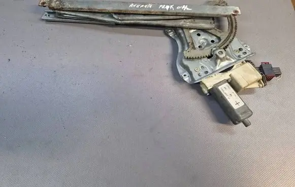 Toyota Avensis T250 Front door window regulator with motor 6982005050 994023