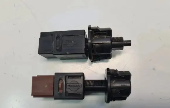Nissan Navara D40 Brake pedal sensor switch