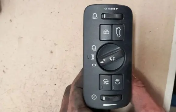 Volvo V70 Light switch 30739415 071025A 04066302