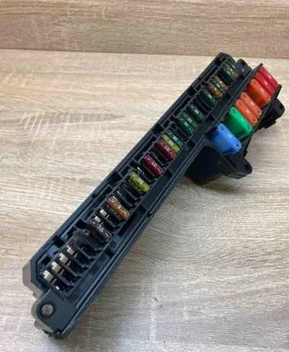 BMW 5 E60 E61 Fuse module 6957330