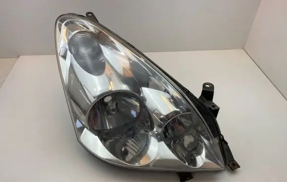 Toyota Corolla Verso AR10 Headlight/headlamp GT11177 0683 E1120