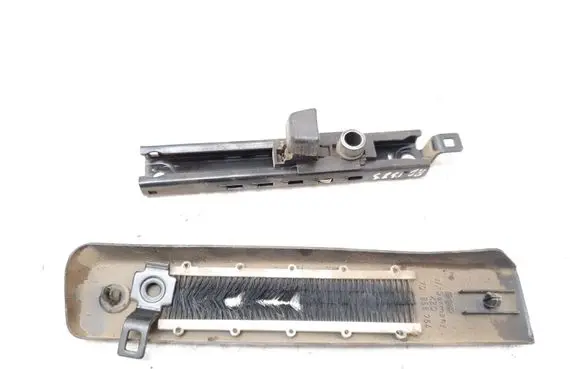 Volkswagen Transporter - Caravelle T4 Seat belt height adjuster 7D0857819 701858764