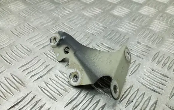 Audi Q7 4L Fender mounting bracket 4L0821135