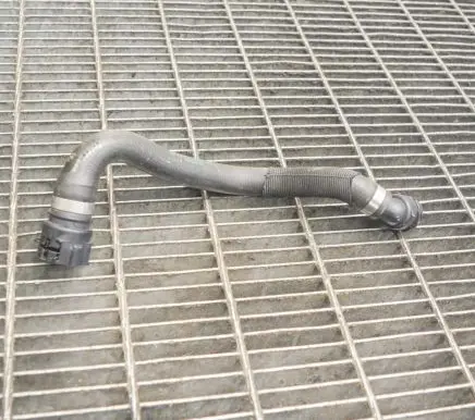 BMW i8 Engine coolant pipe/hose 7640852