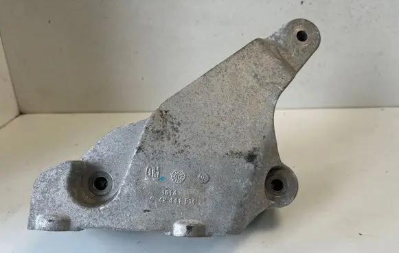 Opel Karl Engine mounting bracket 42441514
