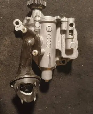 Audi A6 S6 C7 4G Oil pump balance shaft 06H115105dg