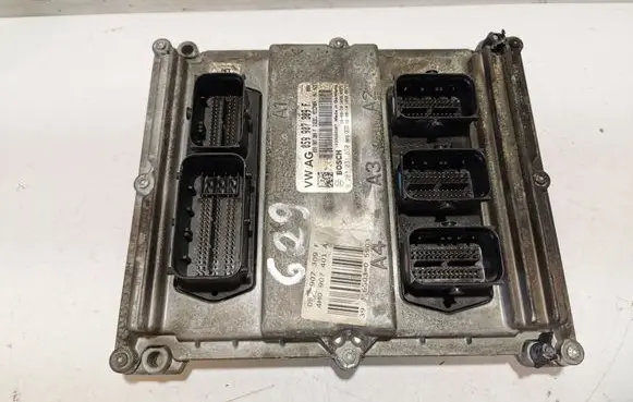 Audi Q7 4M Engine control unit/module 059907309F 4M0907401A
