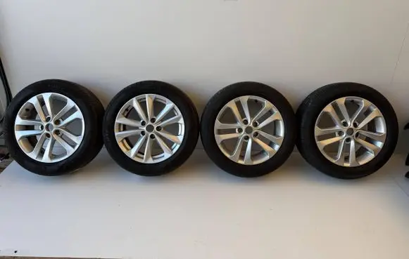 Nissan Juke I F15 R17 alloy rim N45701