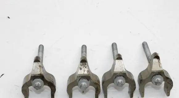 BMW 4 F32 F33 Fuel Injector clamp holder 7809798 B47D20A