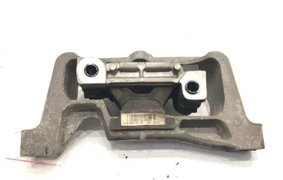 Engine mount vacuum valve