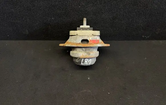 Land Rover Discovery 3 - LR3 Engine mount bracket KKB500441G 3681398125