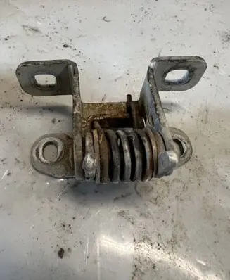 Land Rover Discovery 3 - LR3 Tailgate hinge 