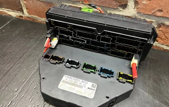 Mercedes-Benz E W212 Comfort/convenience module A2129005622 A2129025504 A2129015004