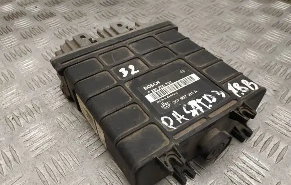 Volkswagen PASSAT B3 Engine control unit/module 357907311A 0261200752