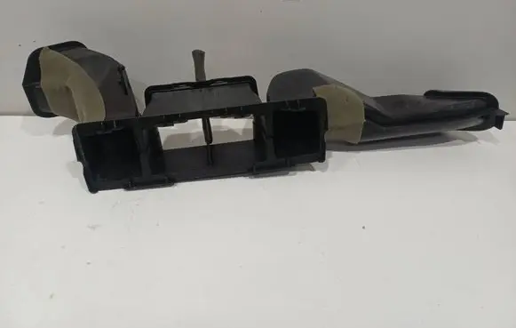 Toyota RAV 4 (XA40) Air intake duct part 5587042040