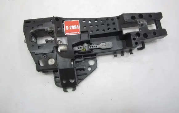 Rear door exterior handle/bracket