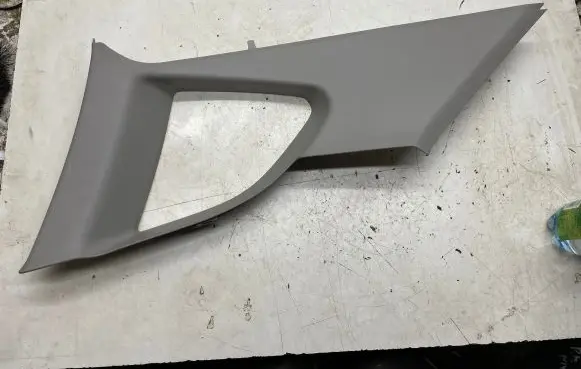 (D)pillar trim (top)