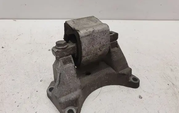 Mercedes-Benz CLC CL203 Engine mount bracket 7421070