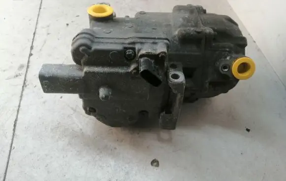 Toyota Prius (XW30) Air conditioning (A/C) compressor (pump) 0422000212 34692