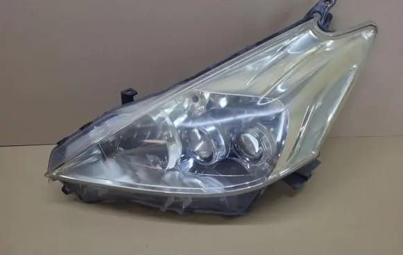 Toyota Prius+ (ZVW40) Headlight/headlamp 8596747020