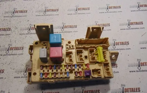 Toyota Corolla Verso AR10 Fuse module 892210F020