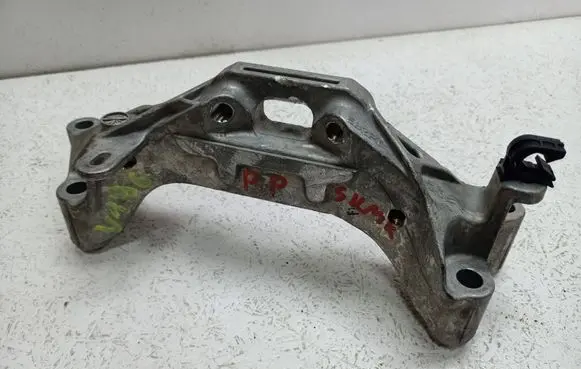 Peugeot 2008 II Engine mounting bracket 9813582980