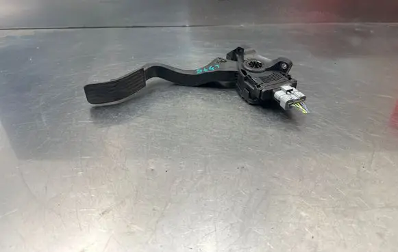 Peugeot 208 Accelerator throttle pedal 9671433780 16062012