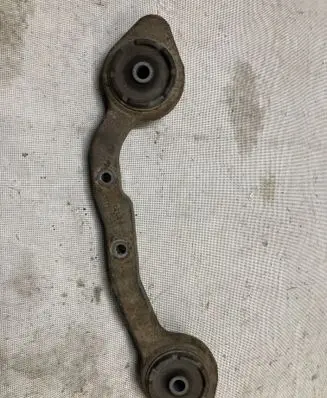 Toyota RAV 4 (XA40) Rear control arm