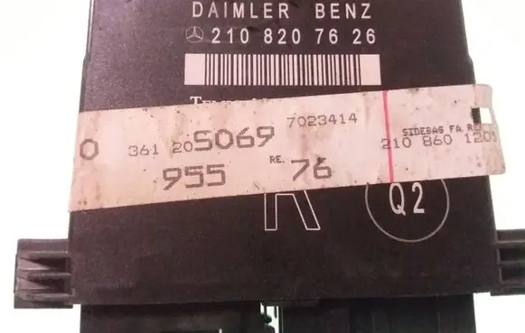 Mercedes-Benz E W210 Door control unit/module 2108207626
