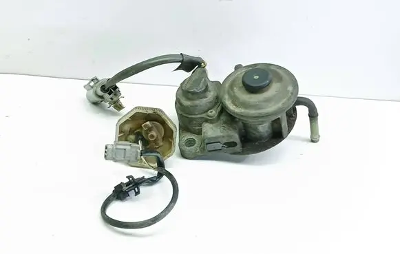 Toyota Avensis T250 Fuel filter bracket/mount holder 