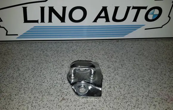 BMW 7 E65 E66 Front door lock loop/hook striker 8240573