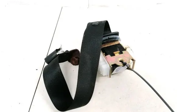 Opel Vectra B Rear seatbelt 111196 E1104627