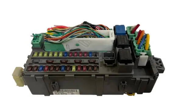 Honda Accord Fuse module TL4S110 081218 KVDA08826