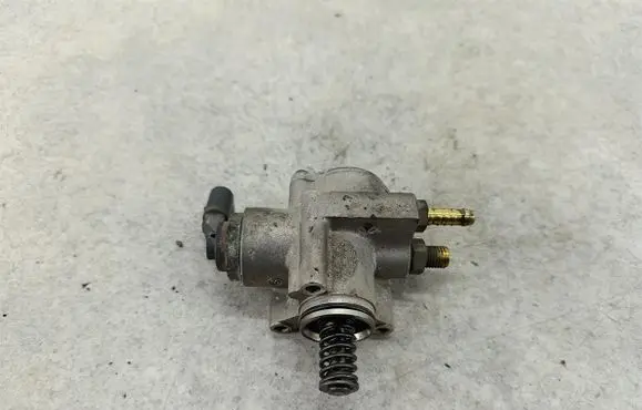 Skoda Octavia Mk2 (1Z) Fuel injection high pressure pump 03C127025R