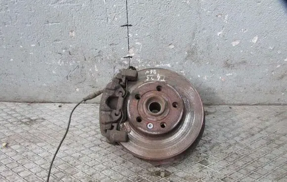Volkswagen Transporter - Caravelle T4 Front wheel hub spindle knuckle
