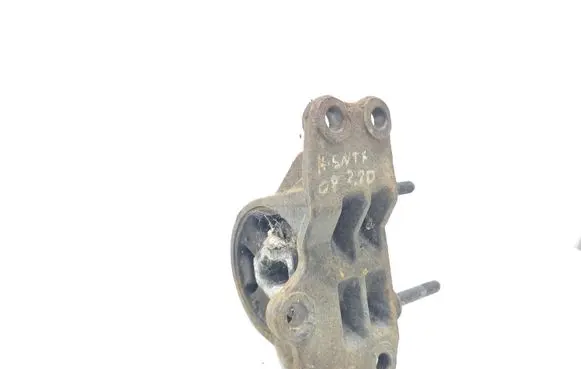 Hyundai Santa Fe Engine mount bracket