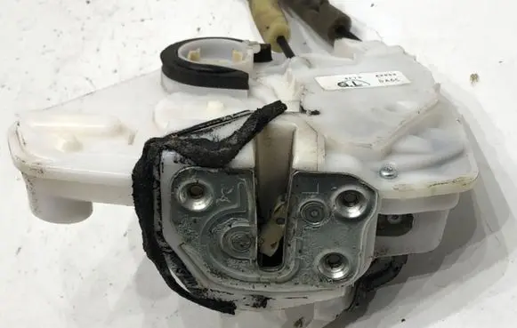 Mazda 2 Front door lock
