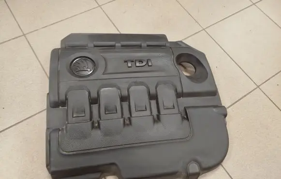 Skoda Octavia Mk3 (5E) Engine cover (trim) 04L103925N