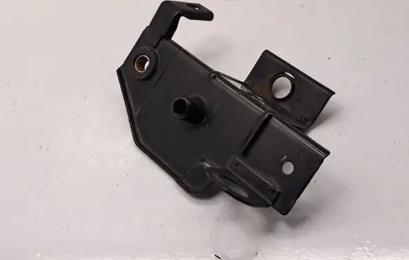 Radiator mount bracket