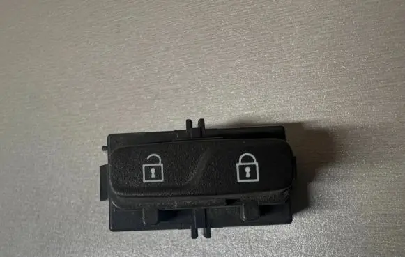 Volvo XC70 Central locking switch button 31318987 10W302