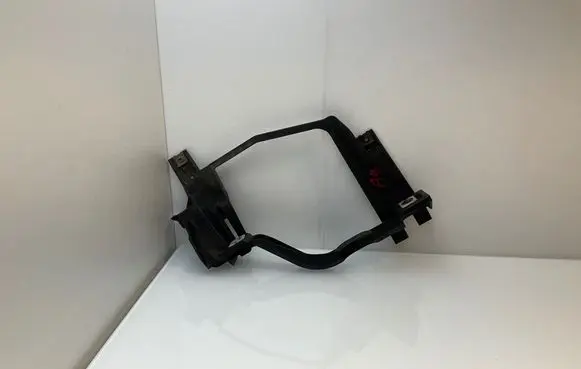 BMW 5 E60 E61 Headlight/headlamp mounting bracket 15873700